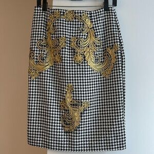 Designer sample One-of-a-kind houndstooth pencil skirt gold lace appliqué size 8